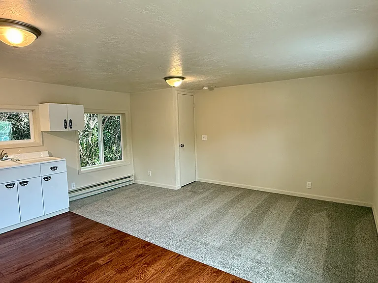 20 Graham Ave — Photo 5