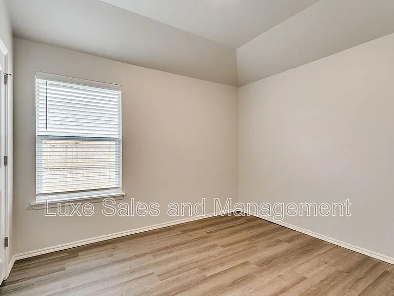 8004 NW 105th St — Photo 27