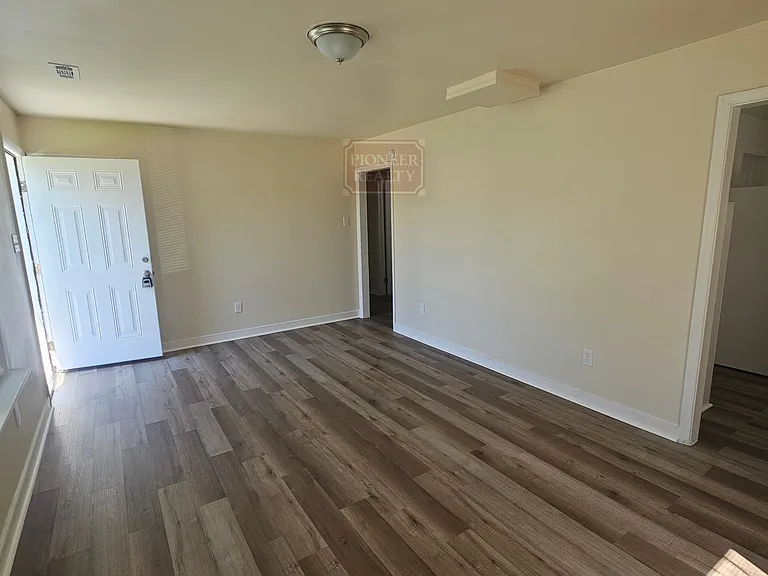 15 N Quince Ave — Photo 3