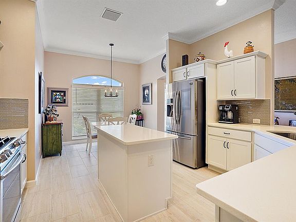 2nd image of 1813 Flynn Cir