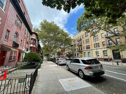 Rented by Pear NYC LLC | media 44