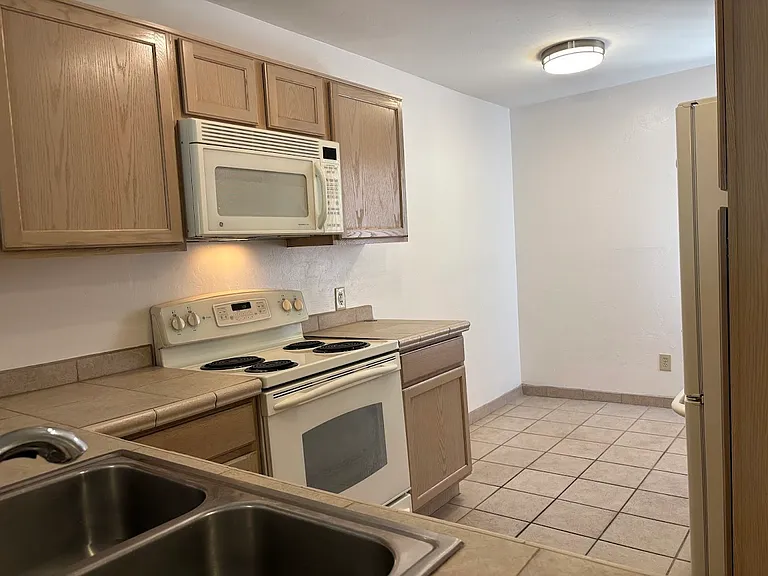 5675 N Camino Esplendora #2111 — Photo 3