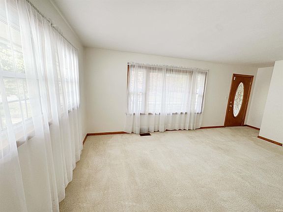 4th image of 305 S Taft Ave