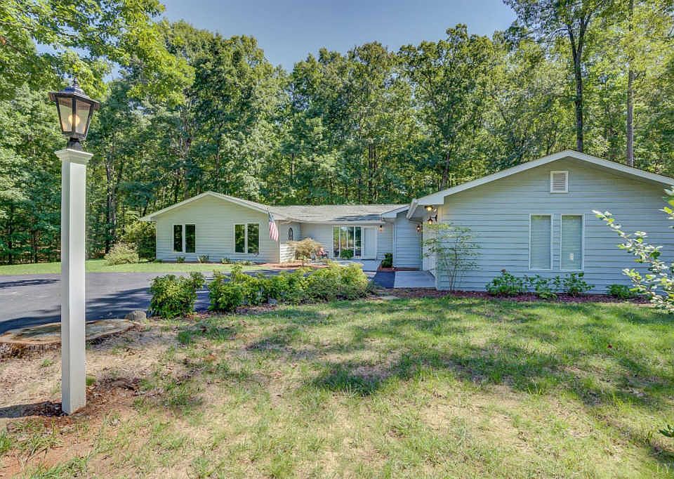 1st image of 304 Heather Ln