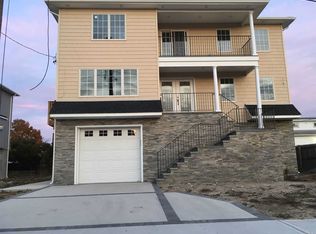 26B Alameda St, Inwood, NY 11096