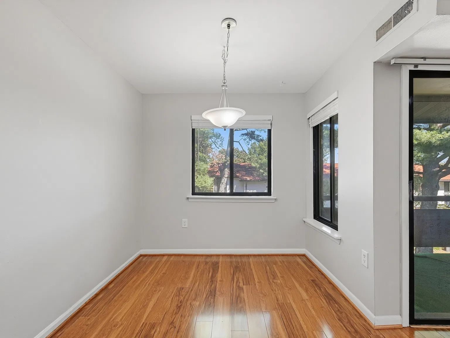 2 bed, 1002 sqft, $2,495 — Photo 4