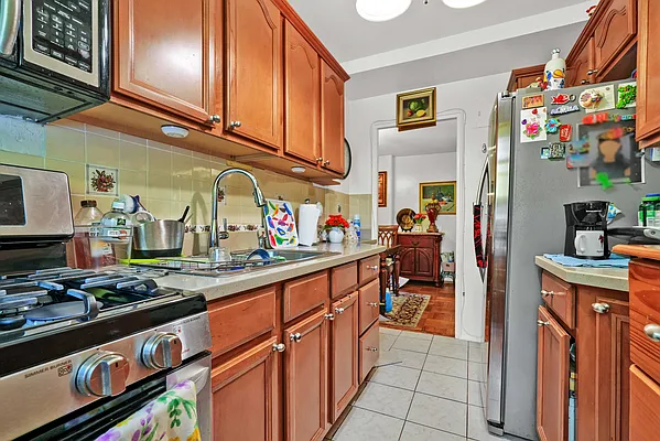 Sold by Horowitz Real Estate | media 10