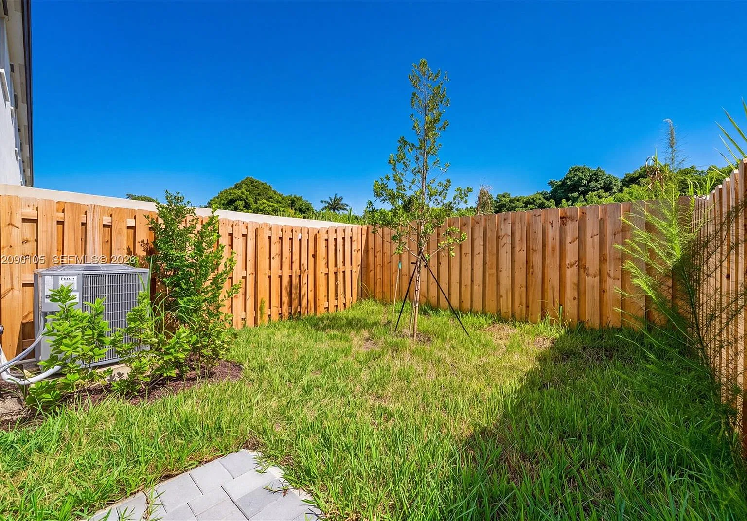3 bed, 3.0 bath, 1300 sqft, $2,400 — Photo 3