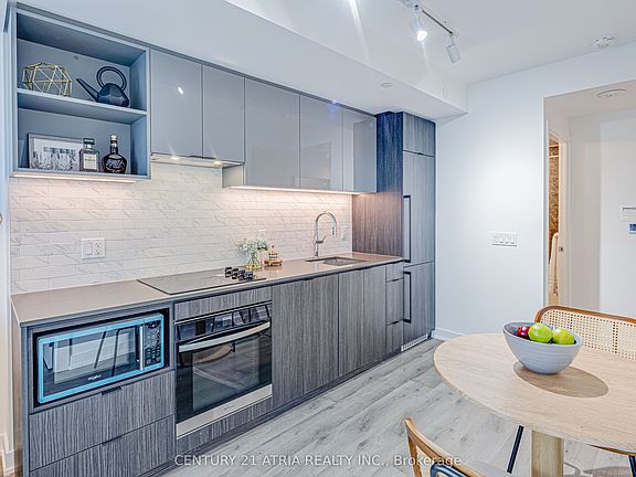 5th image of 252 Church St #2308