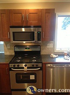 stainless micro/fan/light over ss gas stove -new
