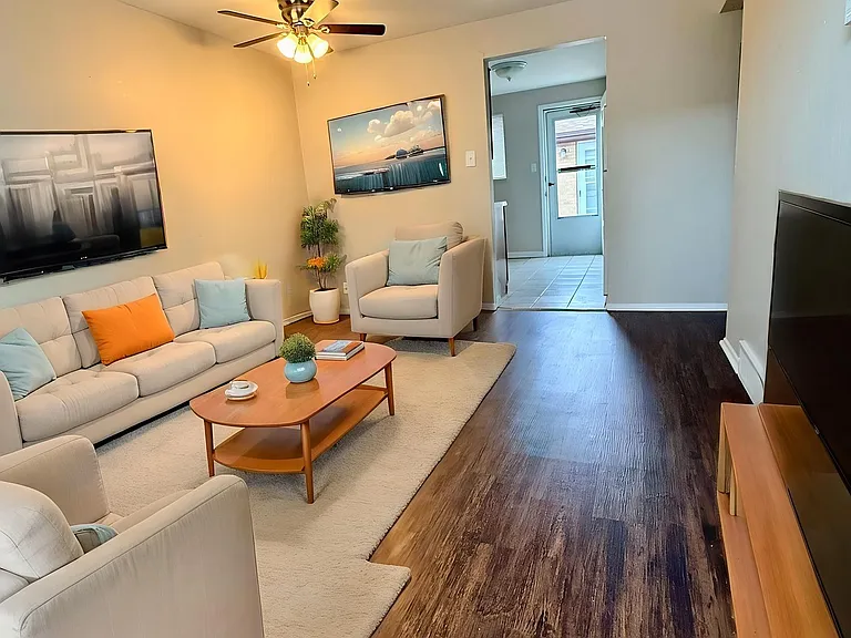 8626 W 54th Pl — Photo 3