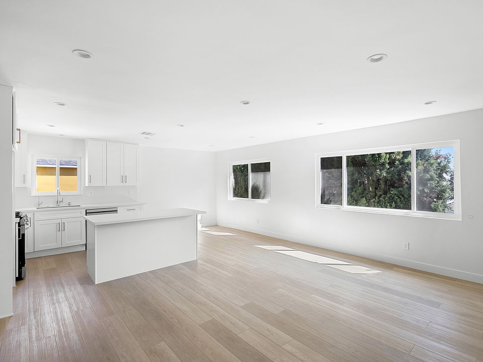 1st image of 708 E Magnolia Blvd #D