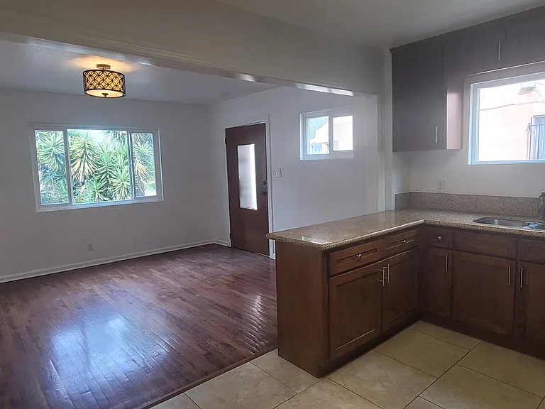 2102 S Palm Grove Ave — Photo 3
