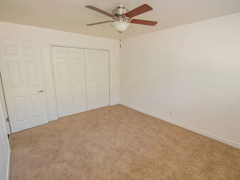 Villa Monterey Apartments — Photo 36