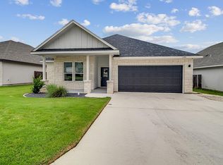 220 Riley Ln, Fredericksburg, TX 78624