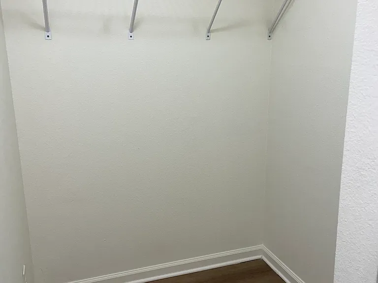 Oak Hill Apartments — Photo 7