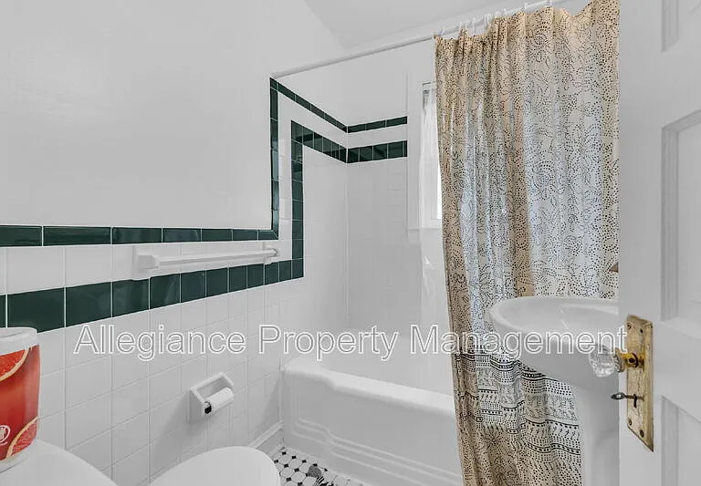 525 E Alexandria Ave — Photo 19