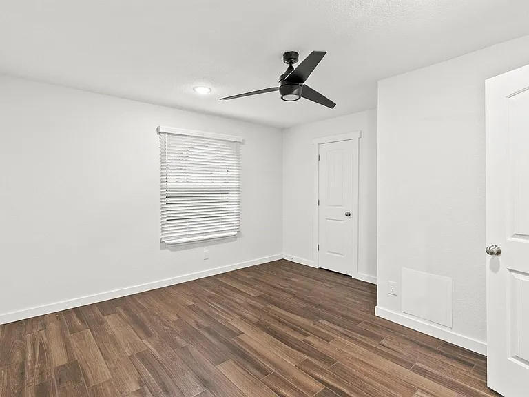 201 San Saba St — Photo 10