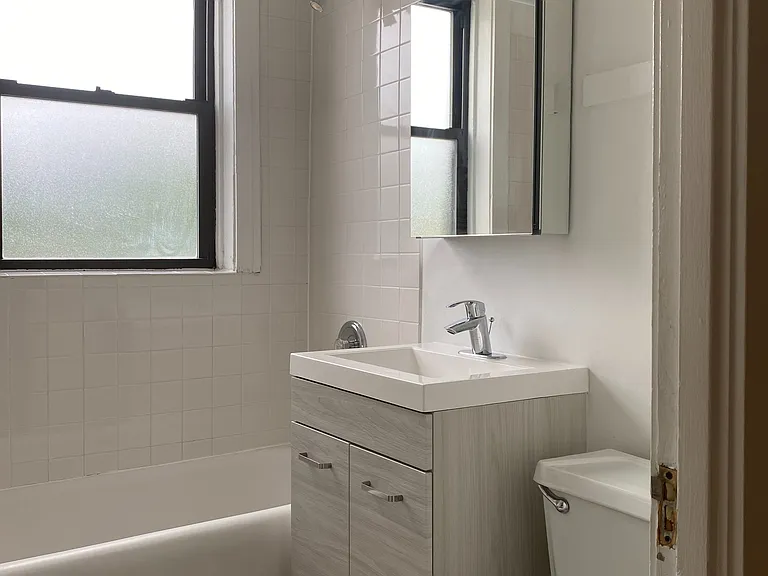 4509 N Lincoln Ave — Photo 4