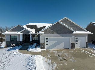 6914 Country Ridge Dr NW, Palo, IA 52324