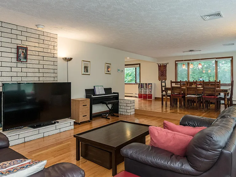 1 Radcliffe Rd — Photo 3