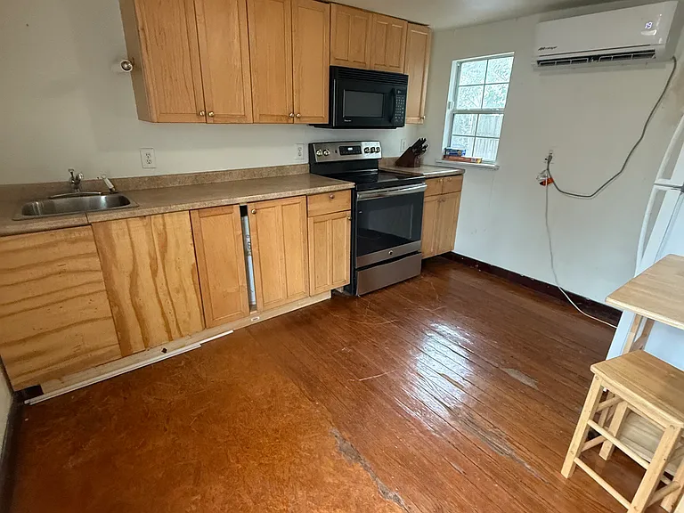 2111 E 16th St #1 — Photo 9