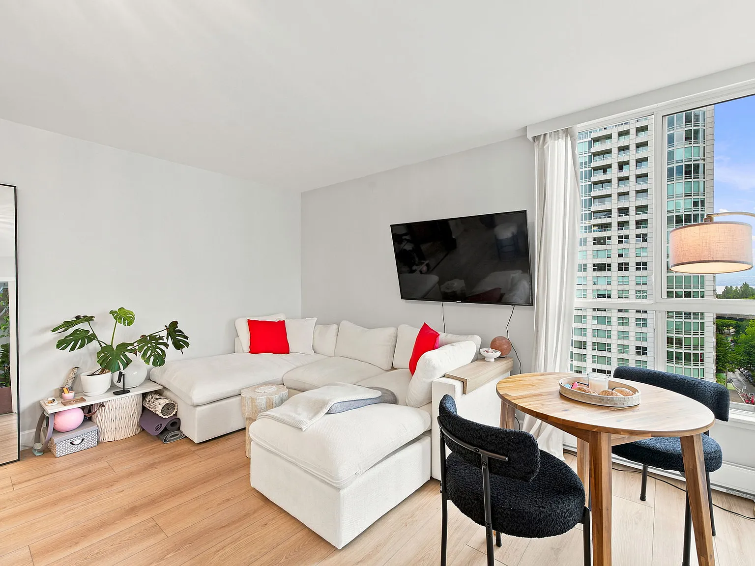 1 bed, 535 sqft, $3,200 — Photo 3