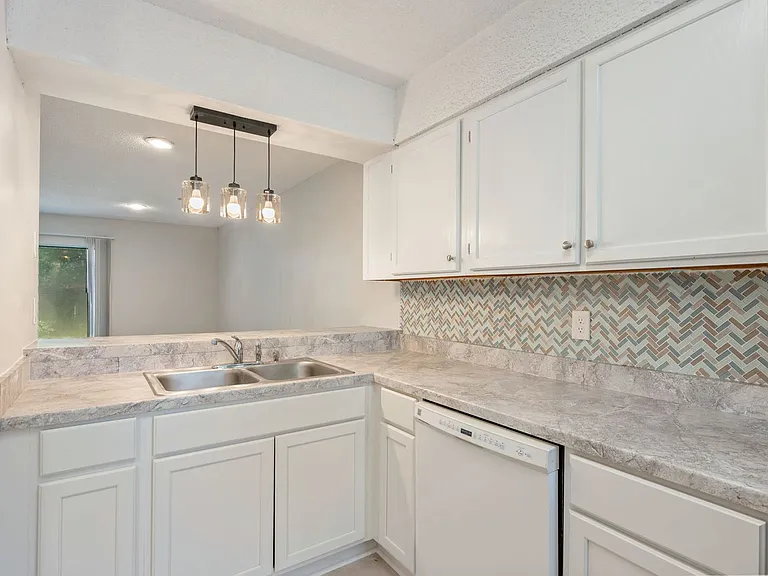 206 4th St SE #B5 — Photo 12