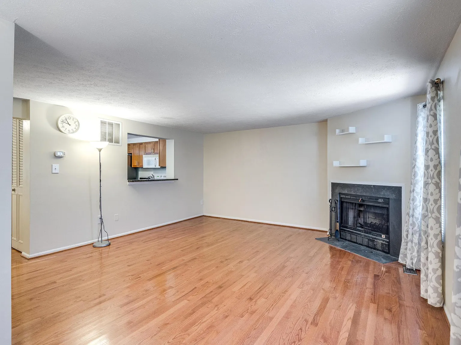 2 bed, 2.5 bath, 1550 sqft, $2,600 — Photo 3