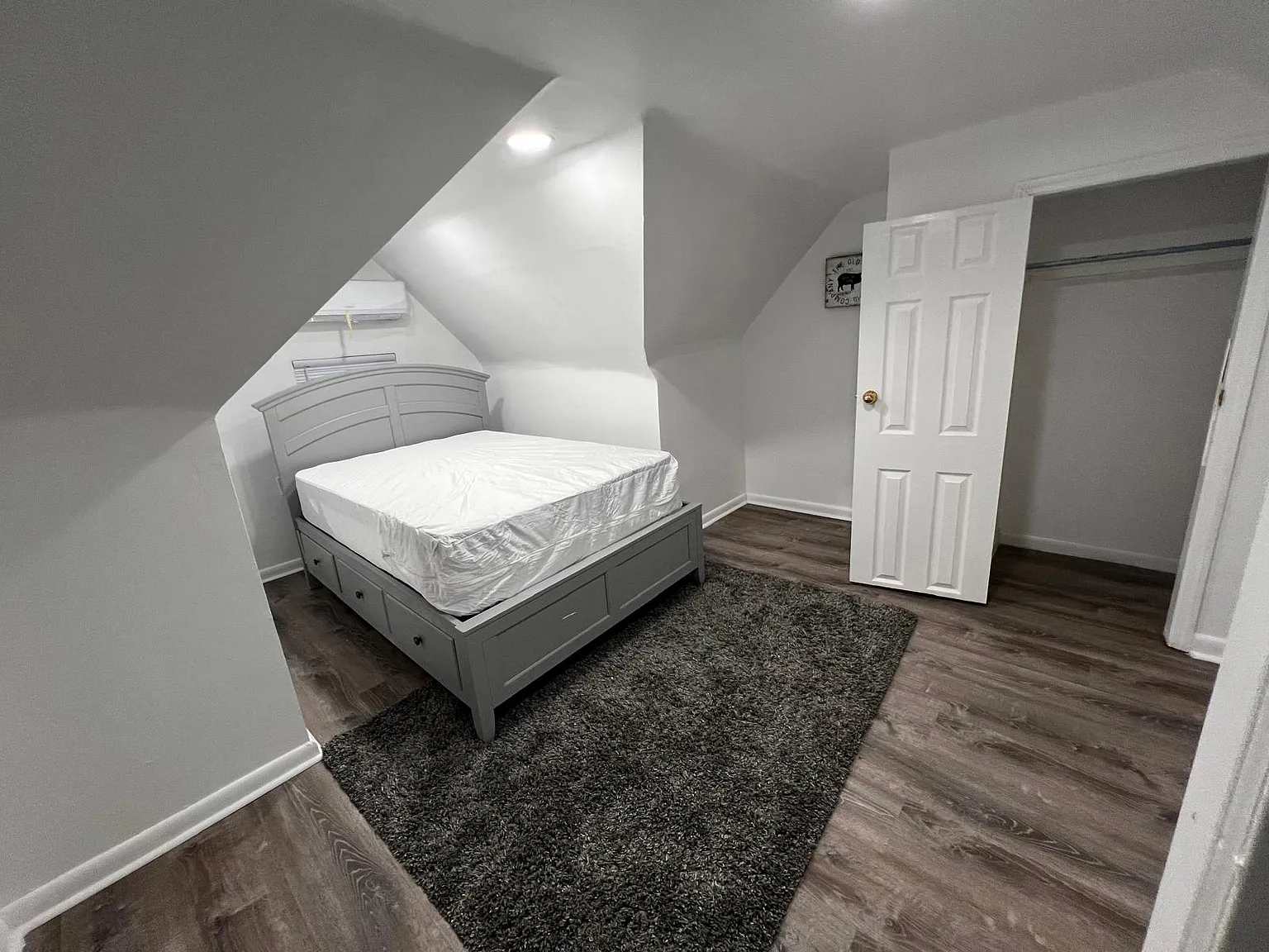 3 bed, $1,100 — Photo 1