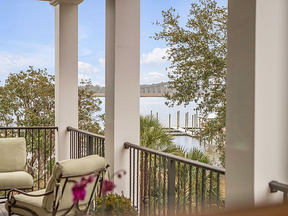 2nd image of 108 Fairbanks Oak Aly #302