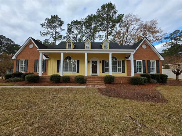 1049 Riverdale Dr, Waycross, GA 31503