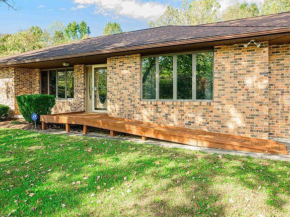 3rd image of 25 Country Estates Dr