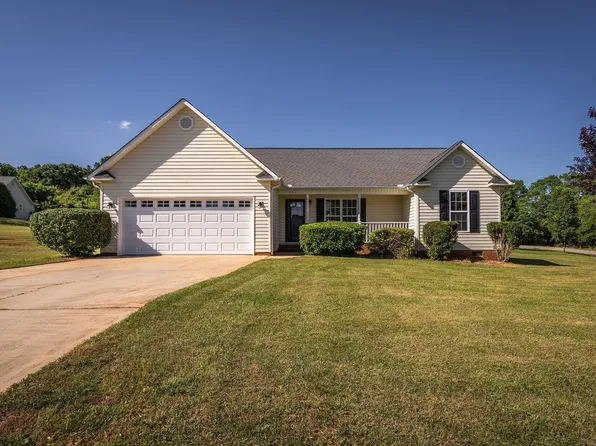 404 Kingsboro Ct, Woodruff, SC 29388