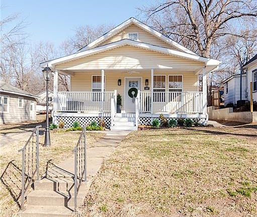 2nd image of 1207 Atchison St