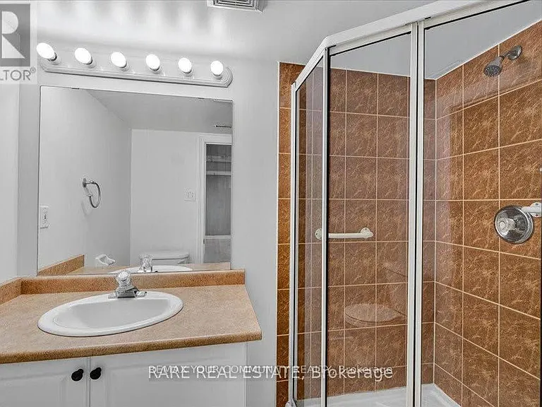 1069 Corrie St — Photo 8