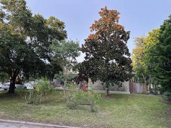 615 Smallwood Cir, Clearwater, FL 33755