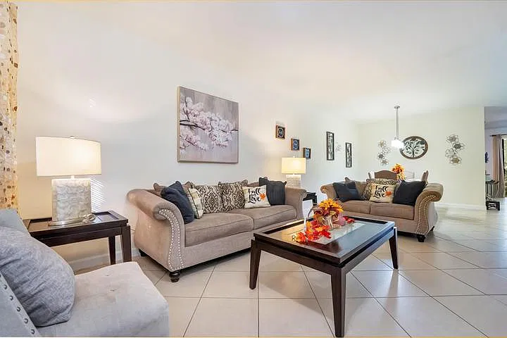 6946 Halton Park Ln — Photo 2