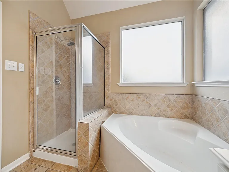 11215 Royce Palms Dr — Photo 15