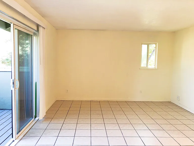 73 Castlebridge Dr — Photo 3