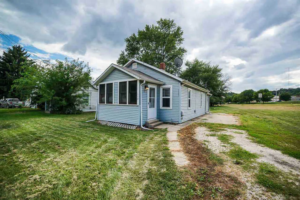 110 Linden St photo 1