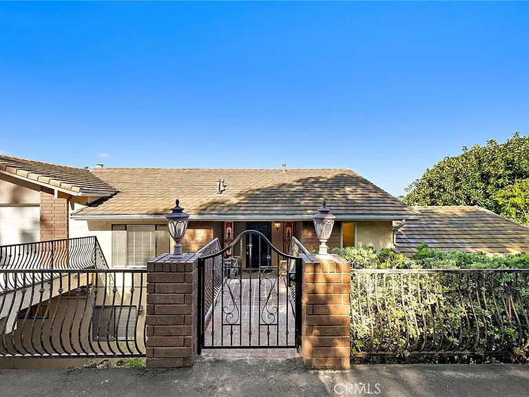 11393 La Vereda Dr — Photo 1