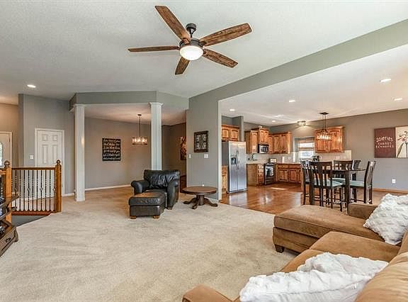 3rd image of 1004 SW Winter Creek Ct