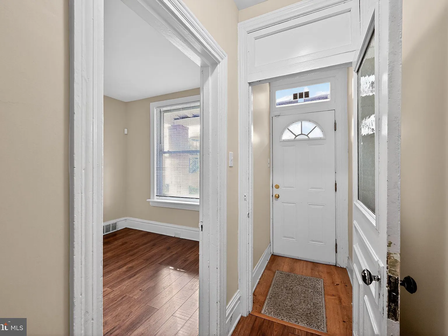 5 bed, 1.0 bath, 1942 sqft, $1,690 — Photo 2