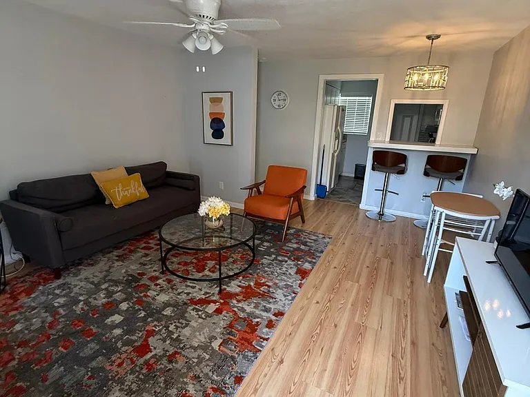 27 NW 14th Ave — Photo 5