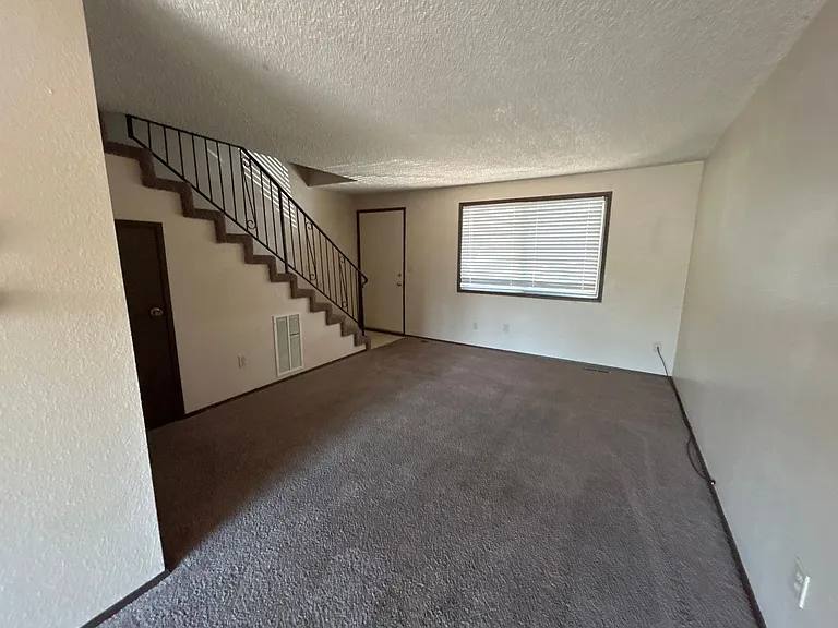 105-107 McGuire Ln — Photo 3