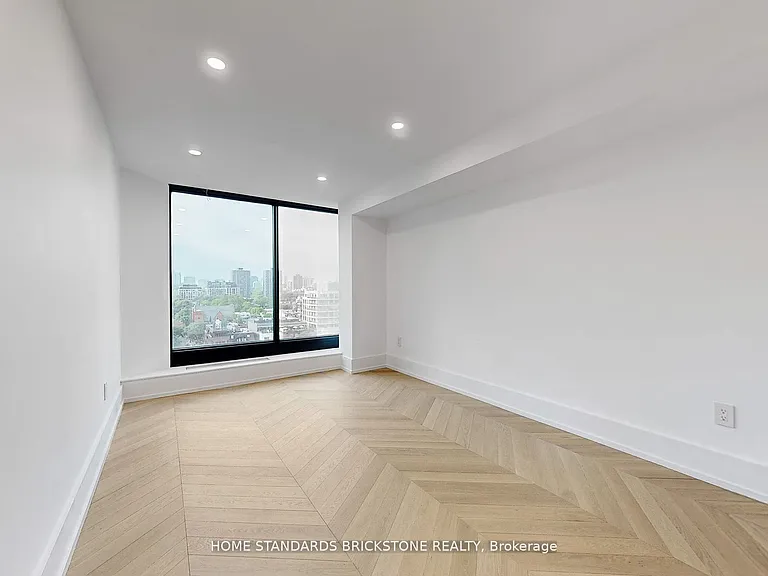 110 Bloor St W #1009 — Photo 25