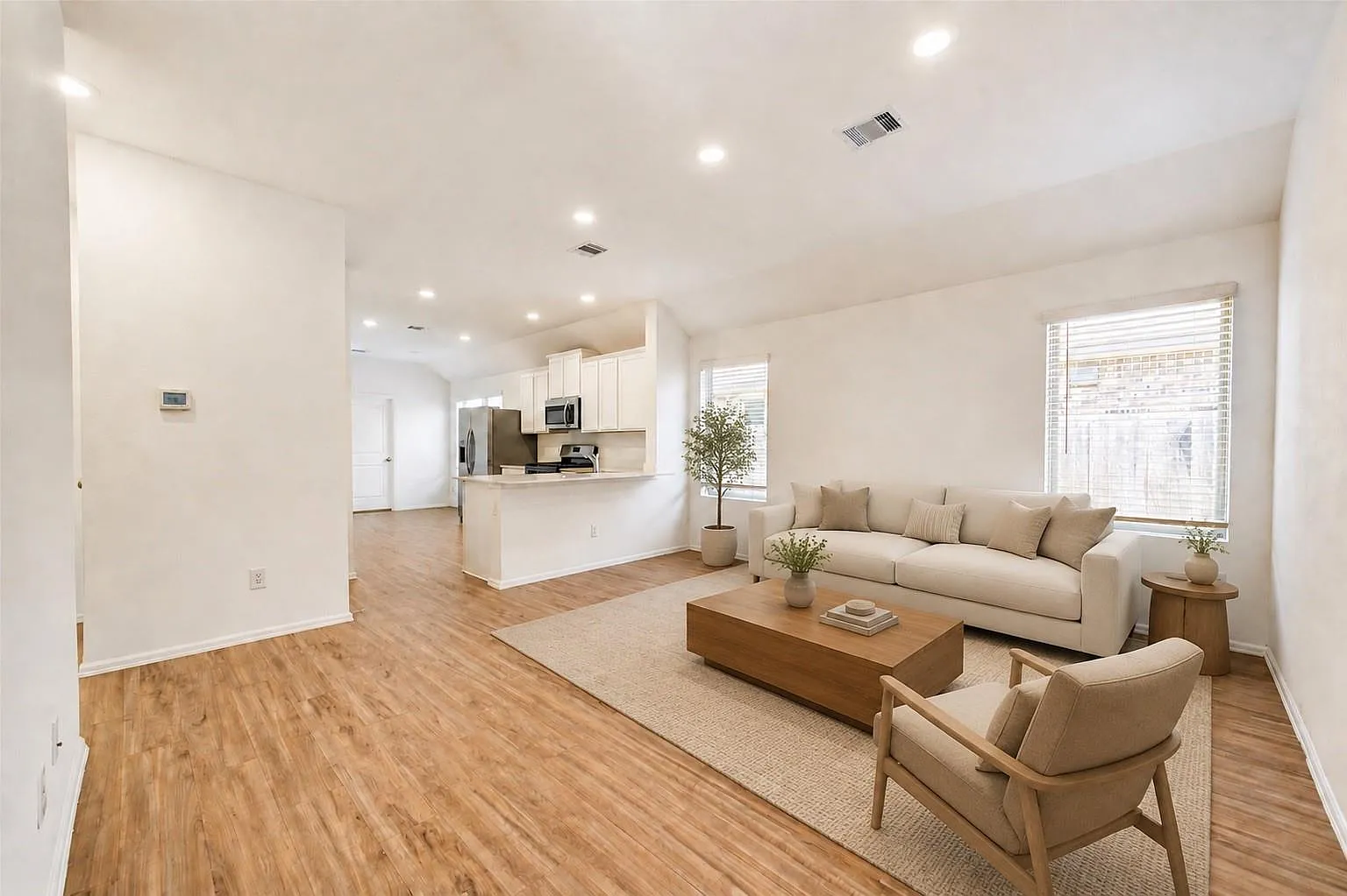 3 bed, 2.0 bath, 1240 sqft, $1,745 — Photo 1