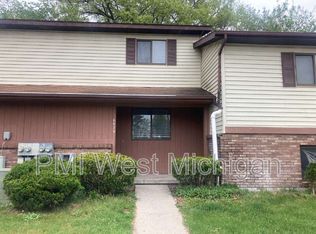 6070 In The Pines Dr SE, Grand Rapids, MI 49548