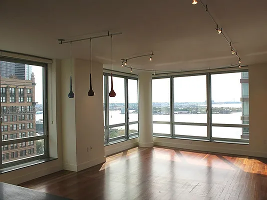 Rented by Sotheby's International Realty | media 10